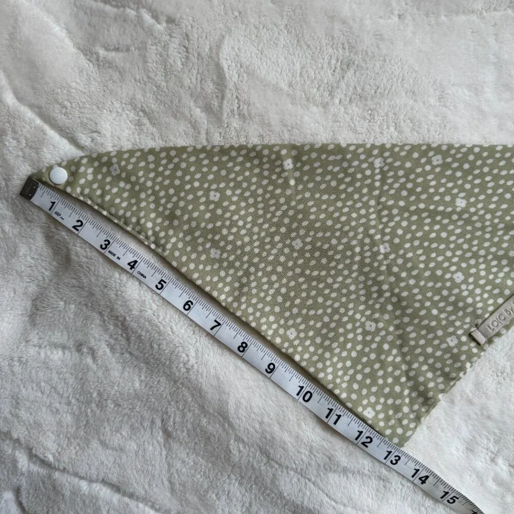 NWT Loic by Design Ditsy Daisy Floral Dog Bandana, Taupe + White, Size Medium